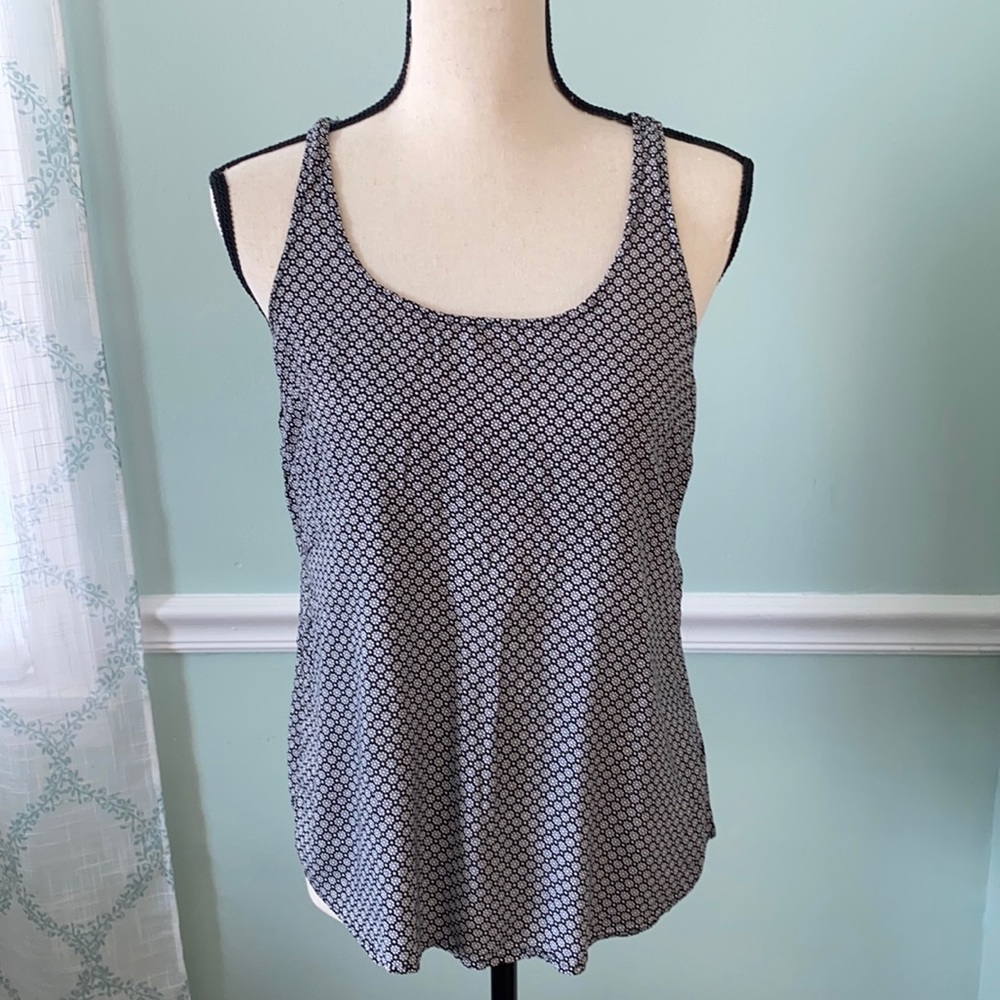 Old Navy black/white floral design top Size Medium